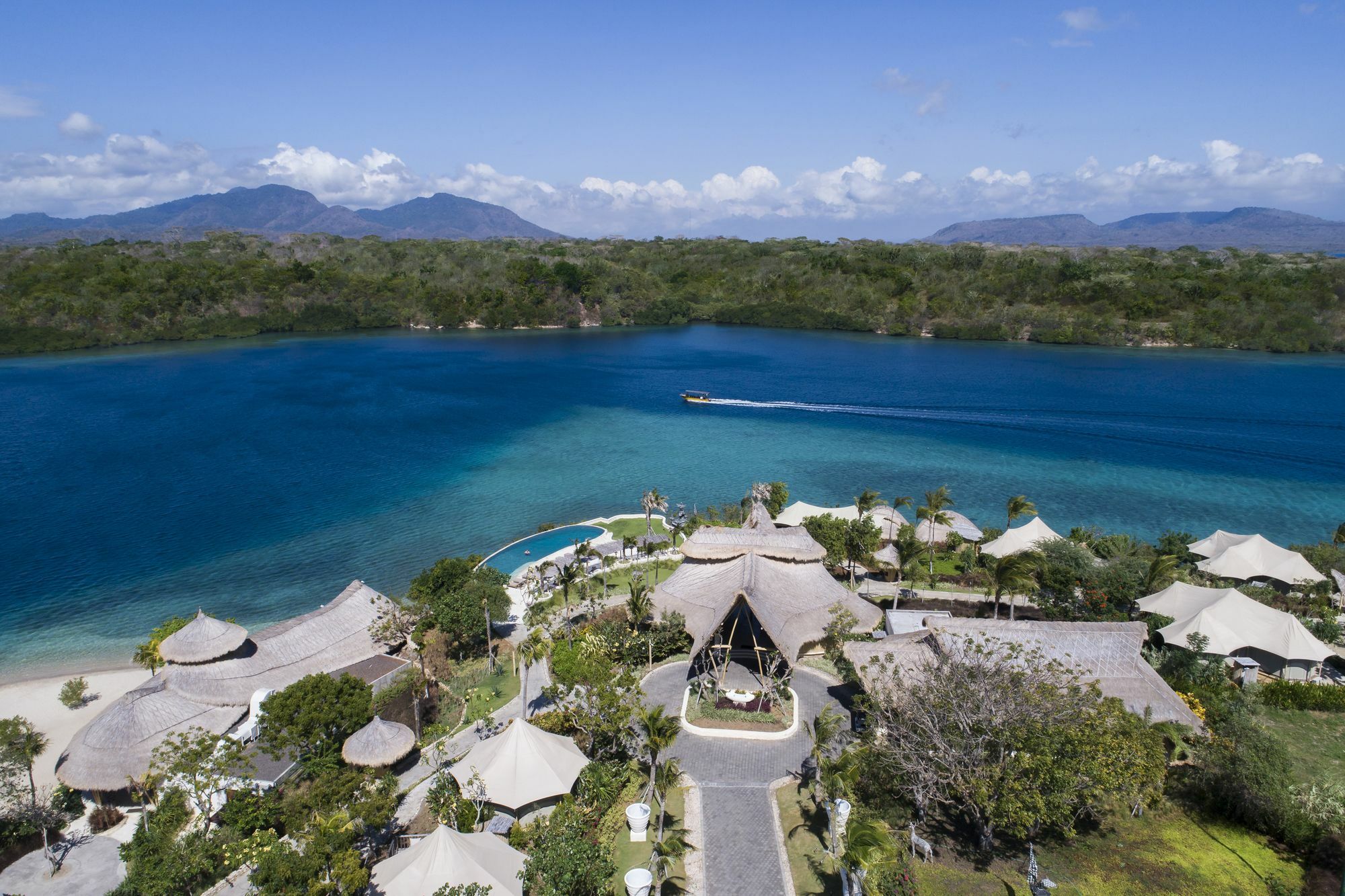 Menjangan Dynasty Resort Banyuwedang Exterior foto