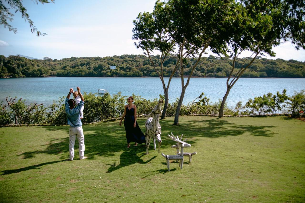 Menjangan Dynasty Resort Banyuwedang Exterior foto